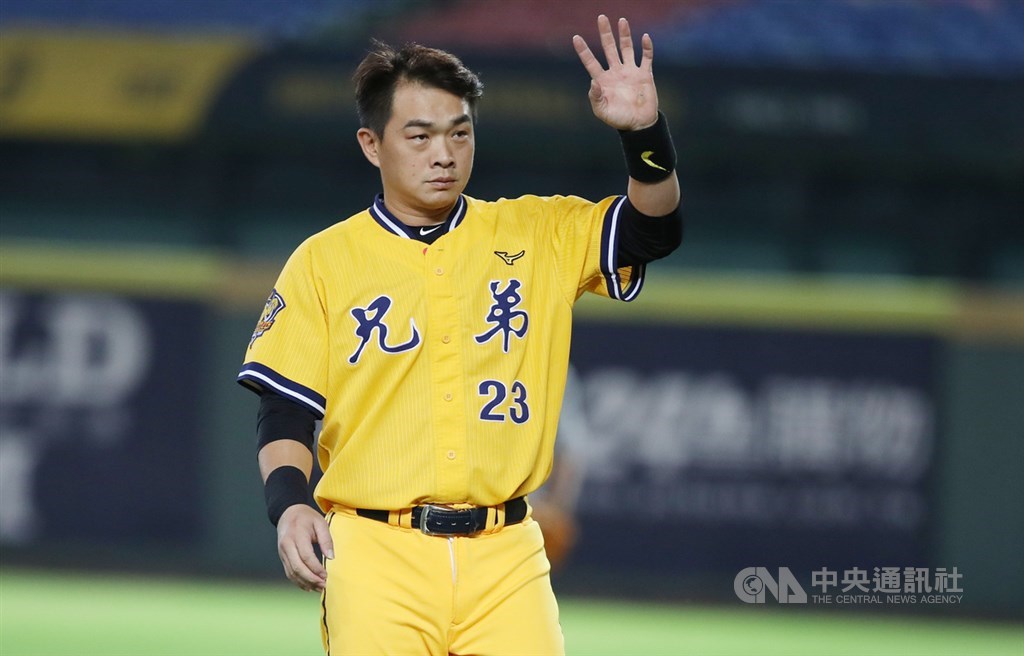 中職總冠軍賽12日開打,Lamigo桃猿挑戰隊史首度三連霸、最後一冠,中信兄弟則要為「恰恰」彭政閔(圖)拚冠軍。(中央社檔案照片)