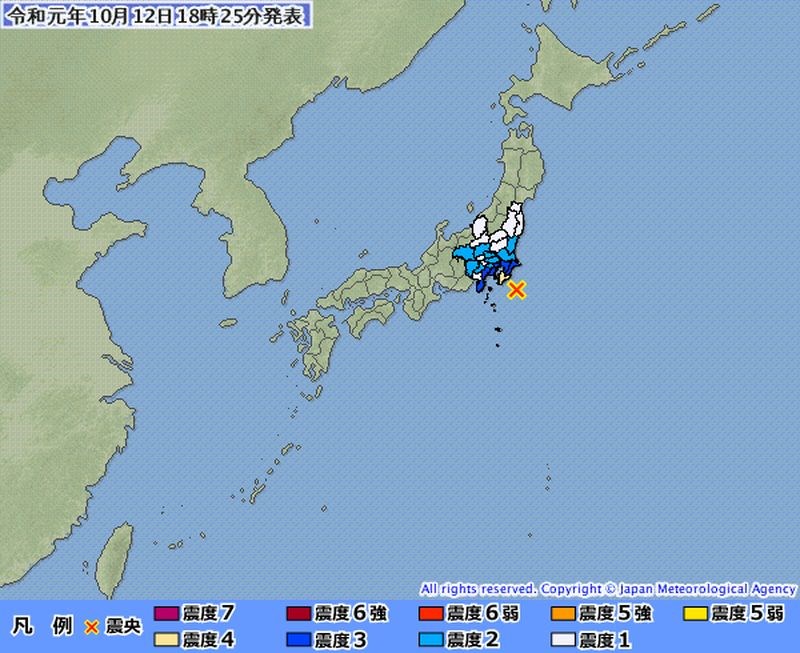 日本千葉縣12日下午6時22分(台灣時間5時22分)觀測到規模5.7的地震,震央在千葉縣東南外海,東京也感受到搖晃。(圖取自日本氣象廳網頁jma.go.jp)