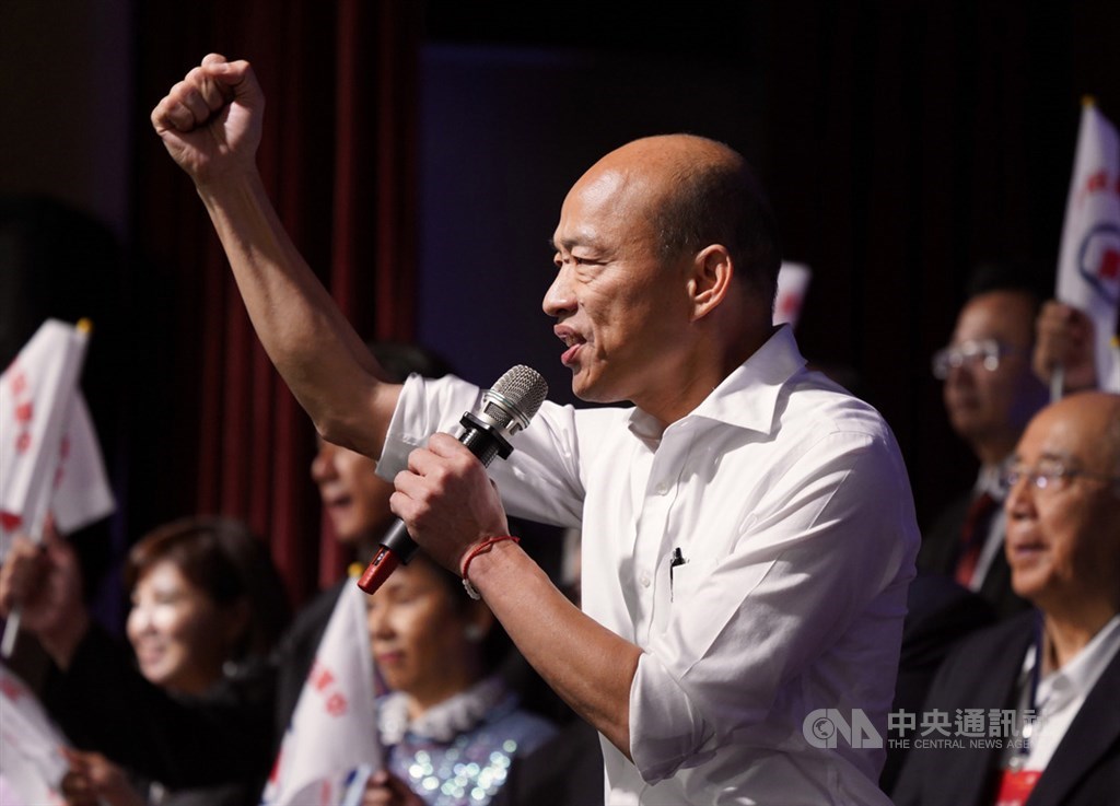 國民黨總統參選人韓國瑜目前聲勢落後,立委選情比總統好,但藍營內部評估韓國瑜本週請假拚大選後,情勢將會好轉。(中央社檔案照片)