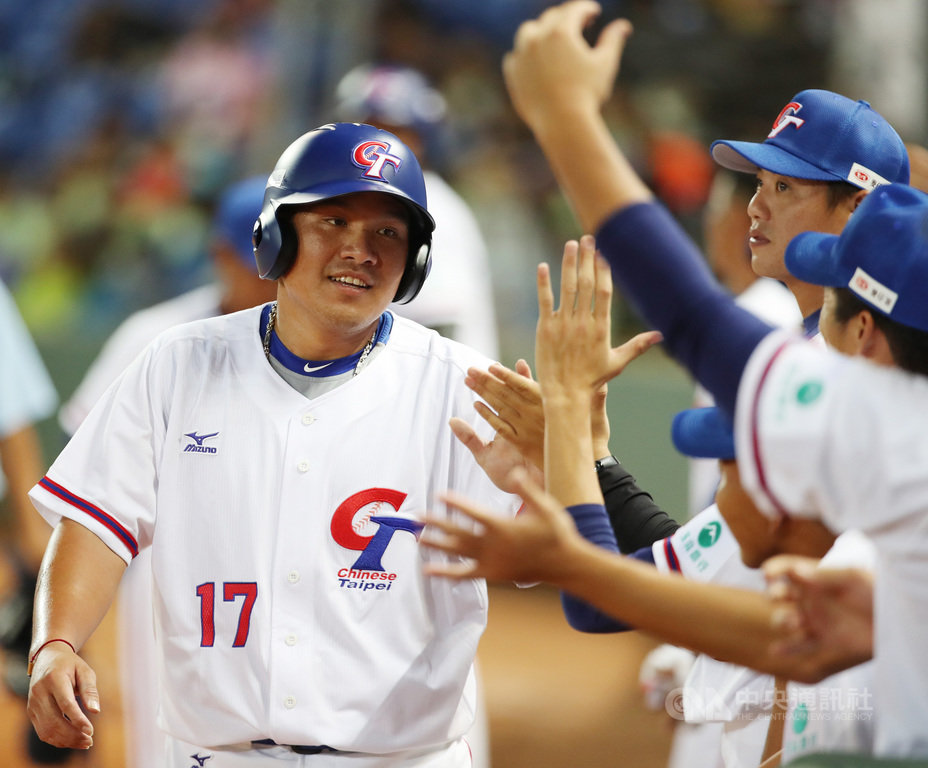 2019第29屆亞洲棒球錦標賽14日在台中洲際球場開打,中華隊首戰對上香港隊,由姜建銘先發打第4棒,旅美好手張進德(圖)則為第5棒、指定打擊,中央社記者張新偉攝 108年10月14日