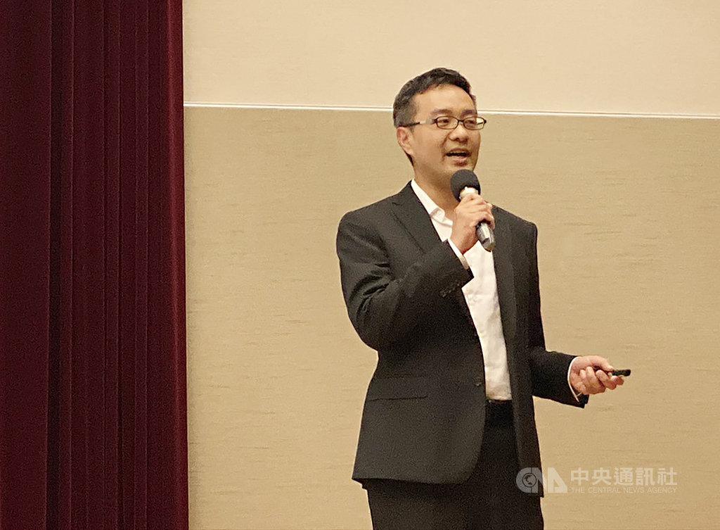 電商業者松果購物15日舉辦法人說明會,由董事長郭家齊(圖)主持,並宣布將於16日登錄興櫃交易。中央社記者吳家豪攝 108年10月15日
