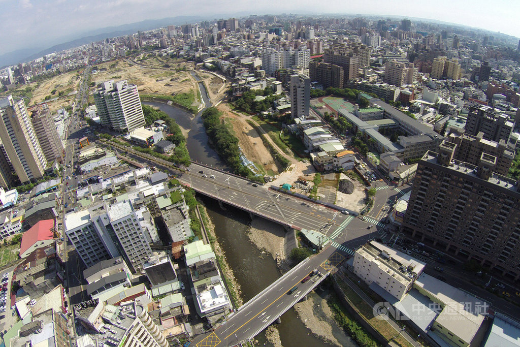 桃園市政府15日公告「桃園市桃園都市計畫南崁溪(經國二橋到檜稽橋)」實施計畫,率先全國啟動第一個河川區容積移轉。(桃園市政府水務局提供)中央社記者吳睿騏桃園傳真 108年10月15日