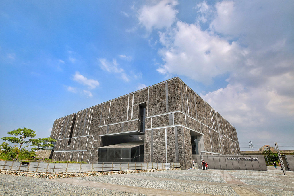 國立台灣史前博物館南科考古館位於台南市新市區,19日起正式營運,肩負考古文物典藏、研究、展示及教育功能,將帶給市民更多元的文化資源。(台南市政府提供)中央社記者楊思瑞台南傳真 108年10月15日