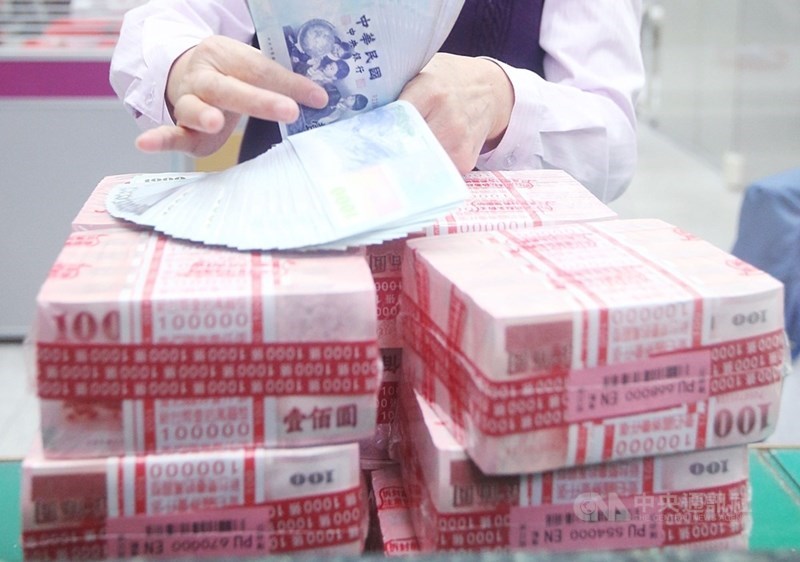 海外資金專法上路至今即將滿2個月,根據財政部最新統計,申請適用案件已增加至29件,預計匯回資金攀升至新台幣65億元。(示意圖/中央社檔案照片)