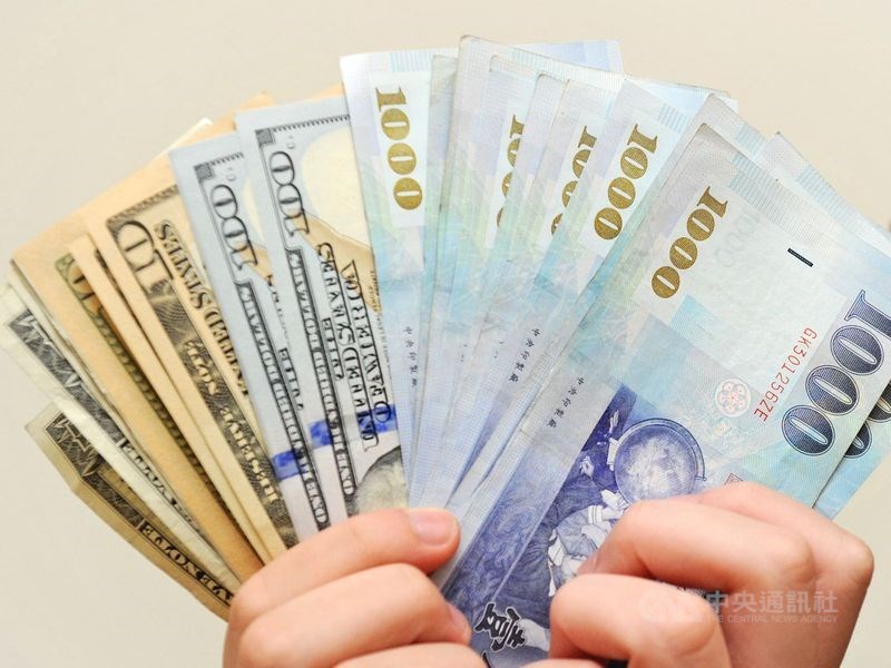新台幣兌美元15日收盤收30.686元,貶6.6分。(中央社檔案照片)