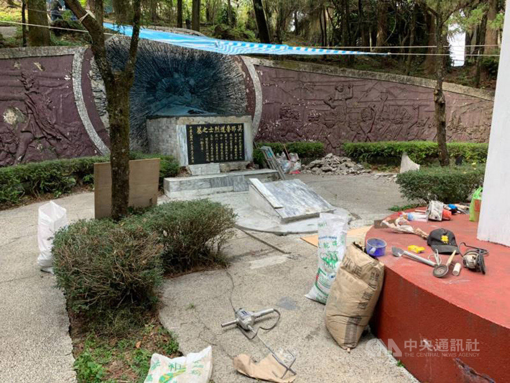 安葬抗日烈士莫那.魯道遺骨的紀念公園年久失修,遺族向南投縣仁愛鄉公所反映,祖靈託夢「住的地方又溼又冷」,經勘查真的塌陷又漏水,鄉公所已請廠商緊急修繕。(仁愛鄉公所提供)中央社記者蕭博陽南投縣傳真 108年10月16日