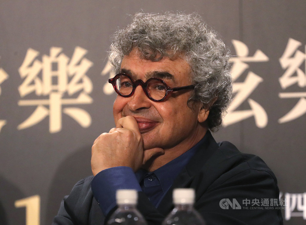 捷克愛樂將4度訪台,也是俄羅斯傳奇指揮大師畢契科夫(Semyon Bychkov)(圖)擔任音樂總監後,第一次率團訪台,他16日說,帶捷克愛樂來台有雙重的幸福感,「我終於第一次可以來感受台灣,帶來樂團最新的作品給台灣樂迷」。中央社記者裴禛攝 108年10月16日