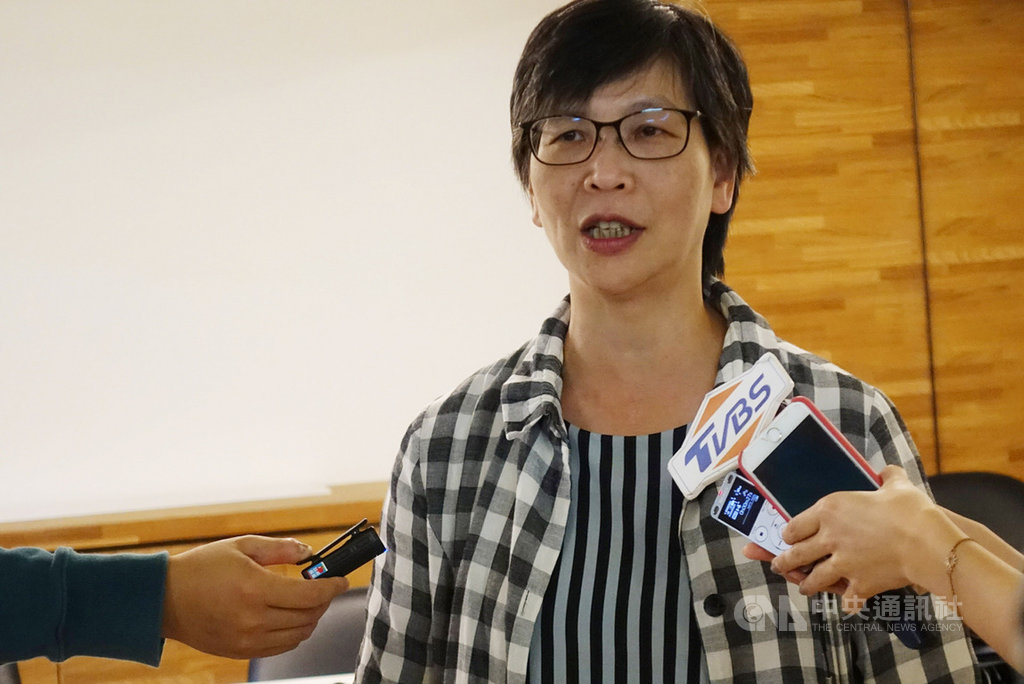 台灣民眾黨20日將在高雄公布第2波區域立委名單,黨發起人蔡壁如(圖)16日表示,鴻海創辦人郭台銘當天舉辦的感恩之旅見面會高雄場,黨主席柯文哲另有簽書會,所以柯文哲、郭台銘不會同台。中央社記者梁珮綺攝 108年10月16日