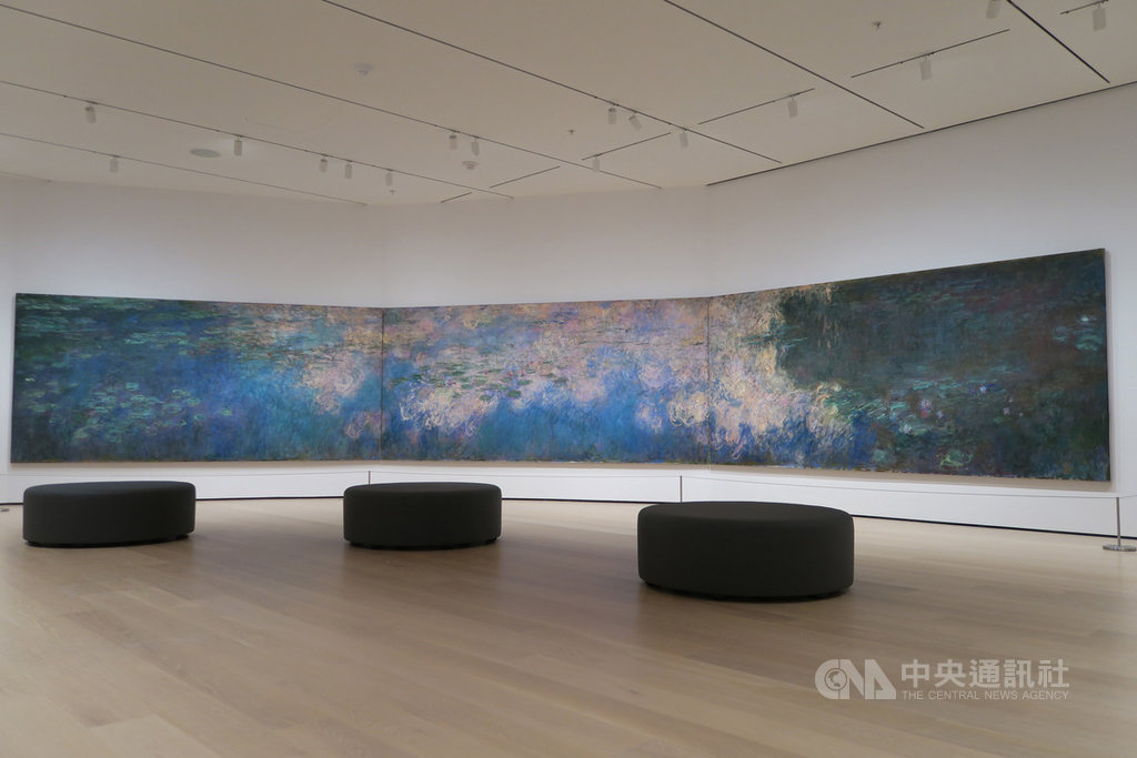 紐約現代藝術博物館收藏莫內「睡蓮」三聯畫,擴建後展廳變更位置,移往新大樓5樓西南角。中央社記者尹俊傑紐約攝 108年10月16日