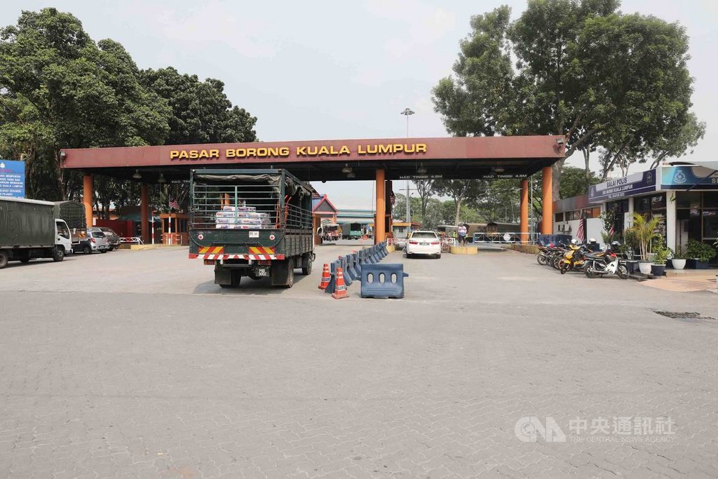 士拉央市場吉隆坡市區約20公里遠,是馬來西亞最大的果菜與魚肉批發集散地,這裡集聚不少賺取微薄收入的洛興雅難民。中央社記者黃自強吉隆坡攝 108年10月16日