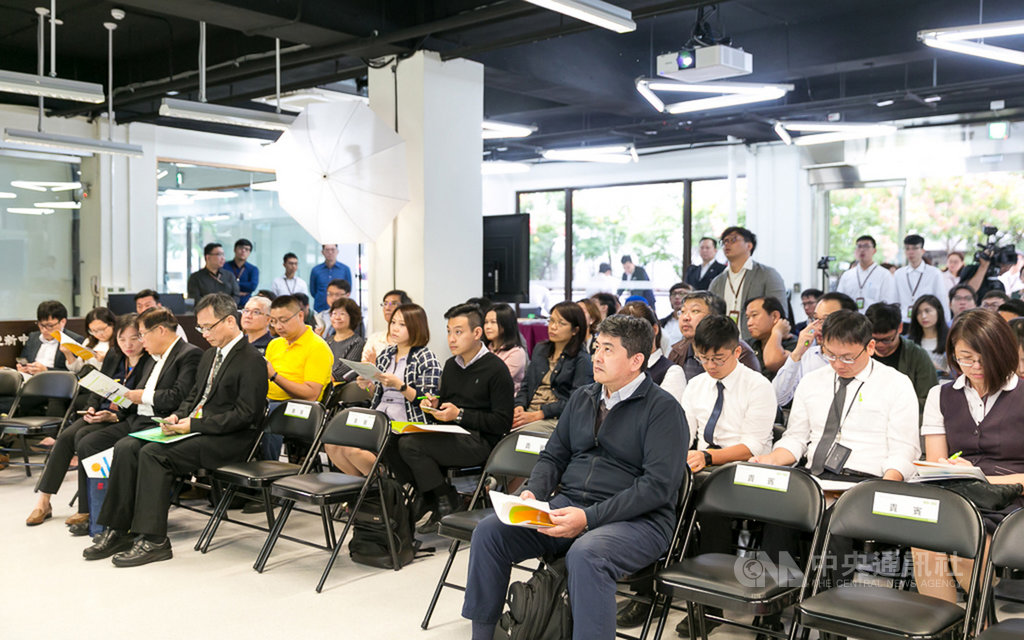信義區兒福中心基地公辦都更案日前公告,國家住都中心16日舉行說明會,吸引不少業者參與。(國家住都中心提供)中央社記者吳柏緯傳真 108年10月16日