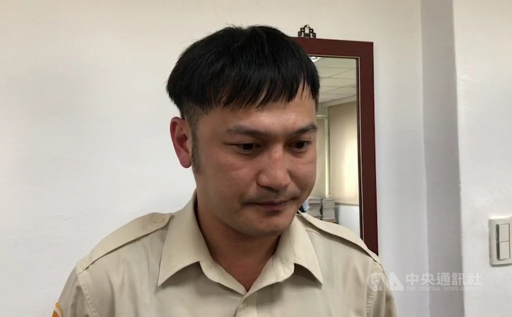 目前在內政部役政署公益大使團服替代役的藝人KID遭爆料有不當言行,他16日在長官陪同下出面道歉。(翻攝畫面)中央社記者蕭博陽南投縣傳真 108年10月16日