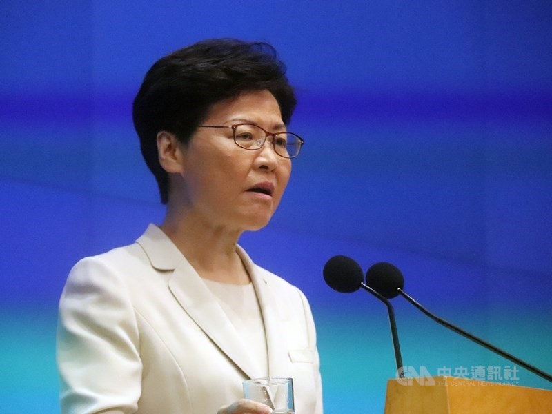 港媒報導,香港行政長官林鄭月娥(圖)稍早前會見歐盟官員時表示,在香港當前對立的氣氛下,重啟有關普選的討論並不可行。(中央社檔案照片)