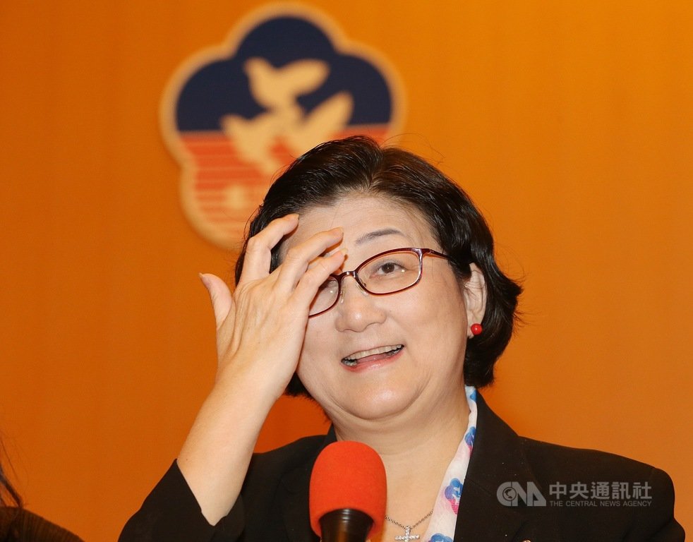 中華民國婦女聯合會16日舉行第13屆第2次會員代表大會,婦聯會主委雷倩在會後記者會宣布,經會員代表投票,決定不轉型為政黨。中央社記者郭日曉攝 108年10月16日