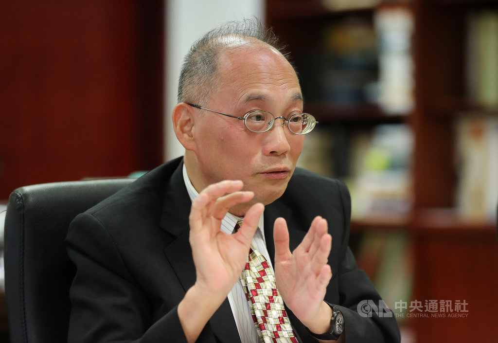 故宮南院成立以來,無論是參觀人數或門票收入都備受各界關注。故宮院長吳密察17日表示,今年南院參觀人數已較去年成長,認為現階段搶救入館人數應先於門票收入。中央社記者張皓安攝 108年10月17日