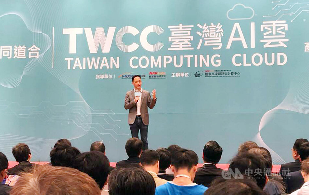 台灣大哥大總經理林之晨指出,發展AI需要有完整的訓練平台,而台灣擁有完善的AI平台,有助於AI產業發展。中央社記者吳柏緯攝 108年10月17日