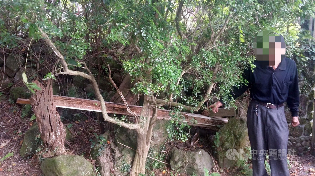 陽明山「草山行館」日前遭人侵入偷竊木材,警方獲報後,立即調閱監視器、以車追人,將涉案62歲曹姓男子(圖)查緝到案。(台北市警察局北投分局提供)中央社記者黃麗芸傳真 108年10月17日