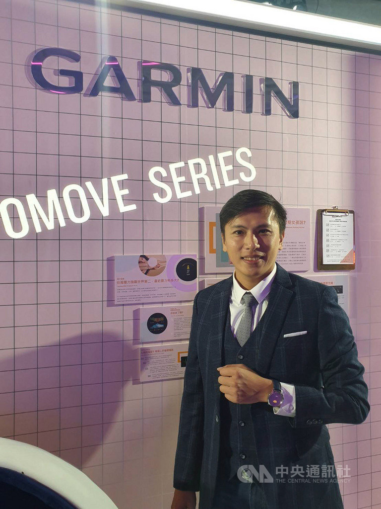 Garmin 17日舉行發表會,推出全新vivomove系列、Venu系列AMOLED螢幕GPS智慧錶,擴大穿戴裝置族群。中央社記者江明晏攝 108年10月17日