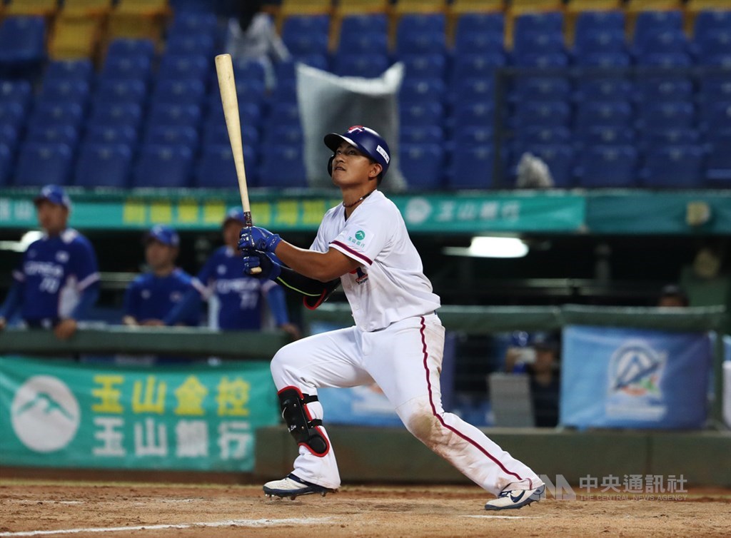 2019亞洲棒球錦標賽18日晚間在台中洲際棒球場進行中華隊與韓國隊的複賽賽程,中華隊陣中旅美好手林子偉單場3支安打,助隊以7比1拿下複賽首勝。中央社記者張皓安攝 108年10月18日