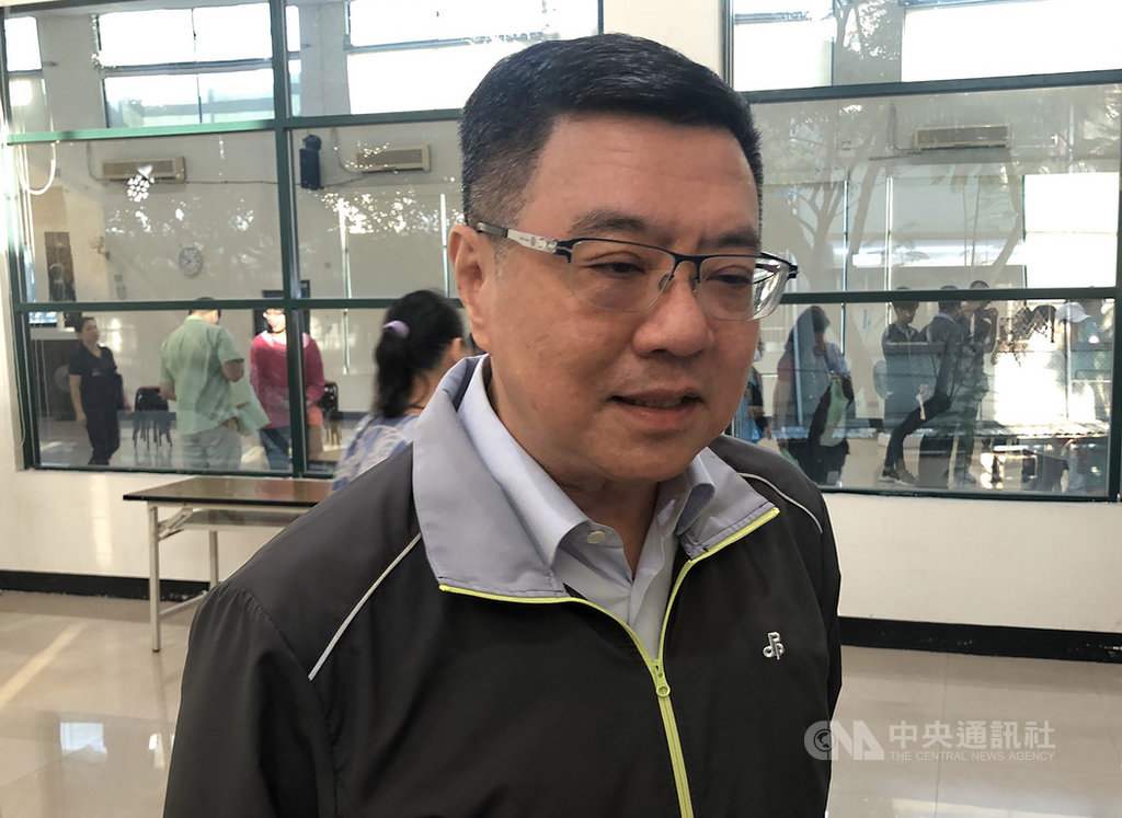 台北市長柯文哲自焚說引爭議,民進黨主席卓榮泰(圖)18日受訪時說:「做一個醫生又是市長,可以說這樣的話嗎?」應該要呼籲民眾尊重、愛護生命。中央社記者邱俊欽桃園攝 108年10月18日