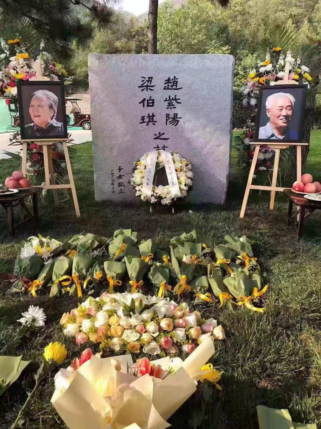 香港電台報導,已故中共前總書記趙紫陽的骨灰,18日安葬在北京昌平區民間墓地「天壽園」,墓碑上沒有悼文、照片和塑像。(讀者提供)