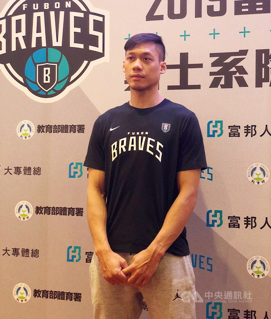 前旅外球星曾文鼎近日隨台北富邦勇士籃球隊練球,儘管雙方對於合約還未達成共識,但陣中球星林志傑(圖)18日對兩人有機會能當隊友表達期待。中央社記者黃巧雯攝 108年10月18日