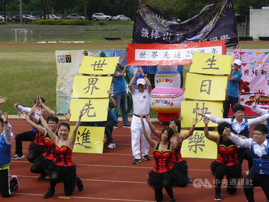 世界先進19日在交通大學舉辦趣味運動家庭日活動,來自新竹與桃園3個廠區共2000多名員工參加,展現活力與創意。中央社記者潘羿菁攝 108年10月19日