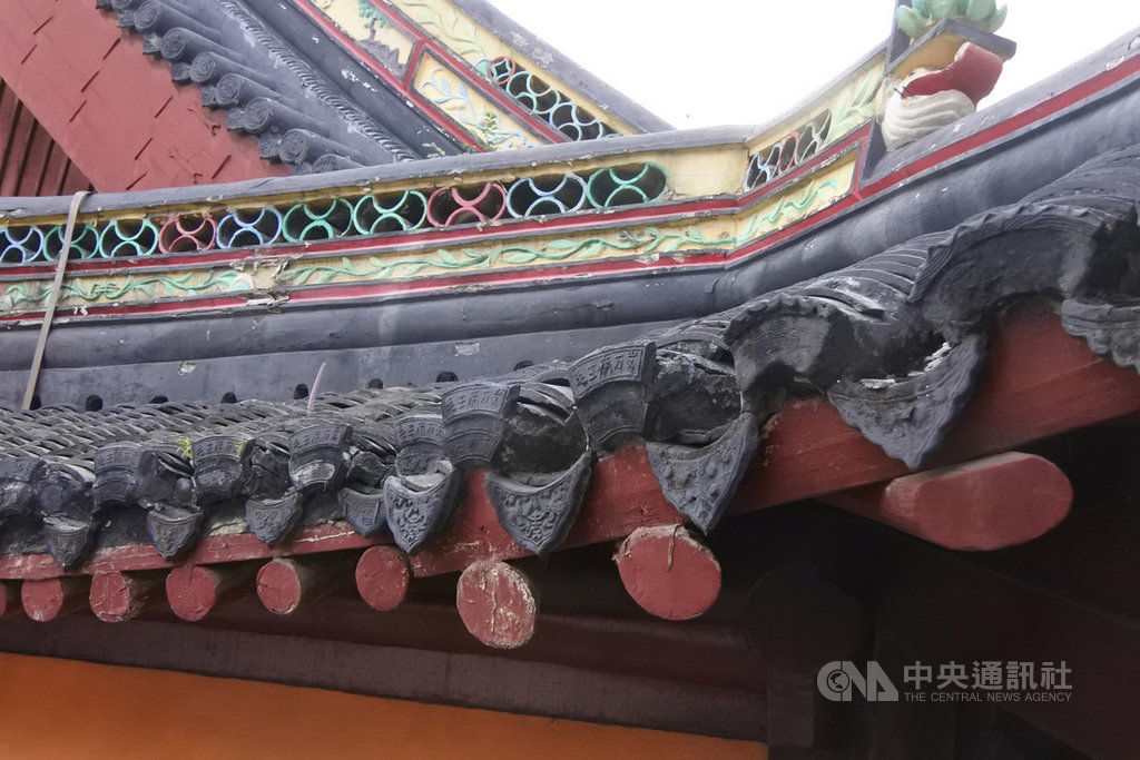 中國江蘇省南通市狼山上的廣教禪寺,寺院建築中可看見寫上「毛主席萬歲」字樣的瓦當。據解說,這是文革時期,僧人為了避禍想出來的辦法,讓造反派不敢毀壞寺廟。中央社記者張淑伶南通攝 108年10月19日