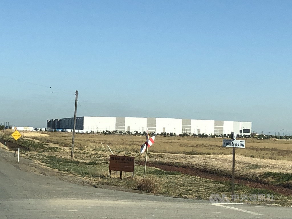 亞馬遜在北加州的倉儲位在沙加緬度機場附近、距離舊金山機場東北方車程2個多小時農業區附近,面積大約是28個足球場。中央社記者周世惠舊金山攝 108年10月20日