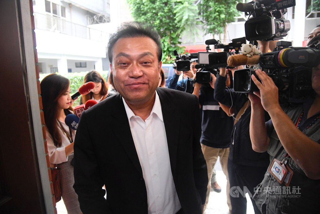 針對民進黨近來不分區立委提名風波,民進黨立委蘇震清(前)21日表示,他絕對尊重黨的提名機制,該表達的意見他都已經表達,會持續按照既定行程勤跑基層。中央社記者王飛華攝 108年10月21日