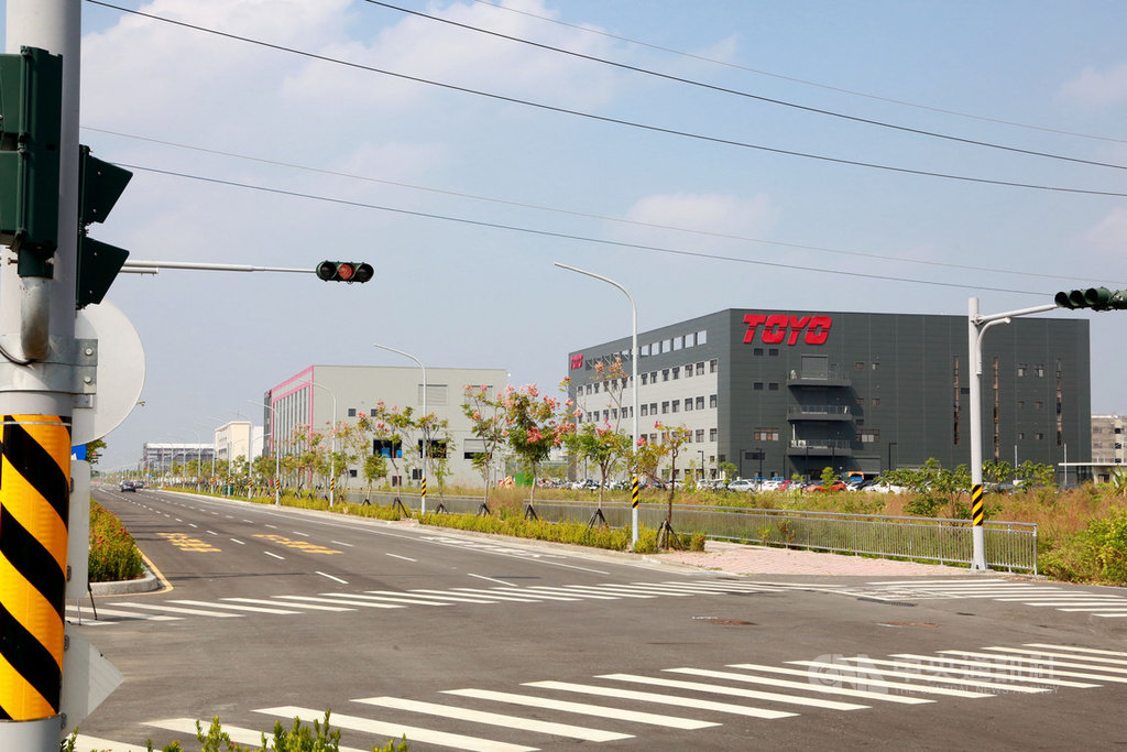 台南市新吉工業區服務中心21日落成,經發局指出,新吉工業區是台南市升格直轄市後開發的首座工業區,希望能成為廠商投資廠區典範。(台南市政府提供)中央社 108年10月21日