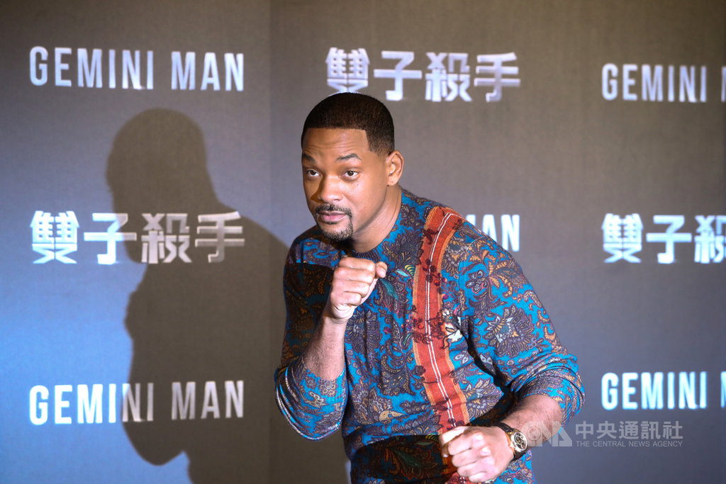 影星威爾史密斯(Will Smith)21日在台北宣傳新片「雙子殺手」,他說,23歲時很有抱負,但因涉世未深,對於哪些事做不做得到,都天真地不理解,「也因此,我也充滿了力量,願意嘗試任何事情」。他也表示:「我很想重新感受那種天真與自由。」中央社記者王騰毅攝 108年10月21日