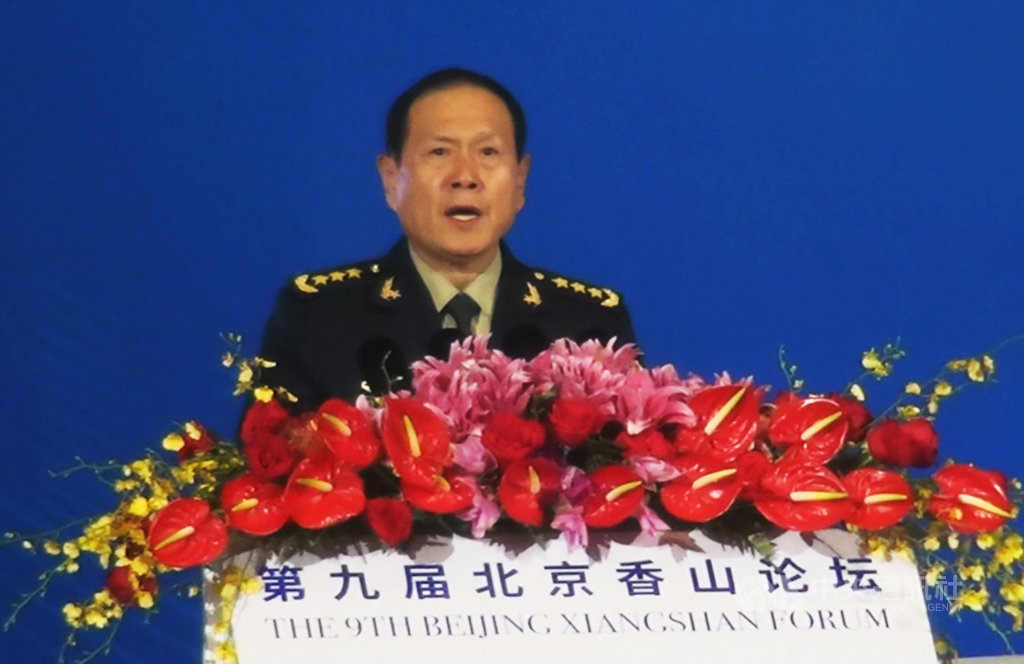 中國國務委員兼國防部長魏鳳和今天聲稱,中國致力於推動「兩岸關係和平發展,推進中國和平統一進程」,但絕不會「任由台獨份子鋌而走險,絕不會坐視外部勢力插手干涉」。中央社記者邱國強北京攝 108年10月21日