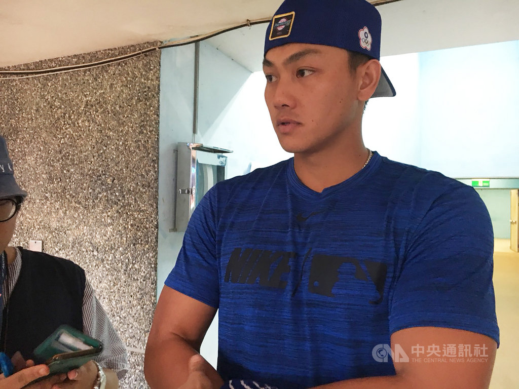 印地安人旅美投手江少慶(圖)預計會是世界12強中華隊先發投手之一,目前已經進牛棚丟球3、4次,一直在維持手感。中央社記者楊啟芳攝 108年10月22日