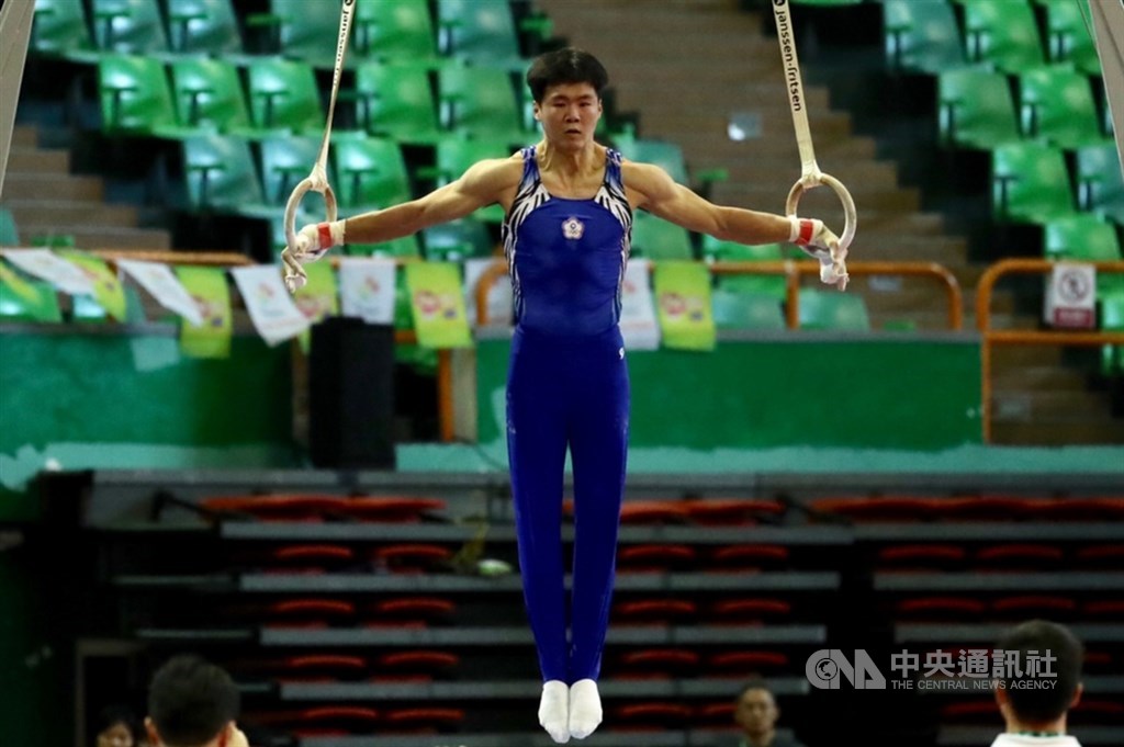 108年全國運動會男子競技體操個人全能競賽22日下午在桃園舉行,台灣體操好手唐嘉鴻(圖)以總分83.45鍍銀,唐嘉鴻在吊環項目取得14.9分。中央社記者吳家昇攝 108年10月22日