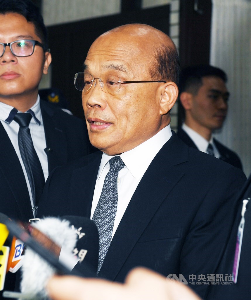 針對港府願助陳同佳來台投案,行政院長蘇貞昌22日說,台灣與香港都有管轄權,香港應逕予審判,台灣也願提供協助;想將陳同佳送到台灣,企圖合理化送中條例,台灣不會上當。中央社記者施宗暉攝 108年10月22日