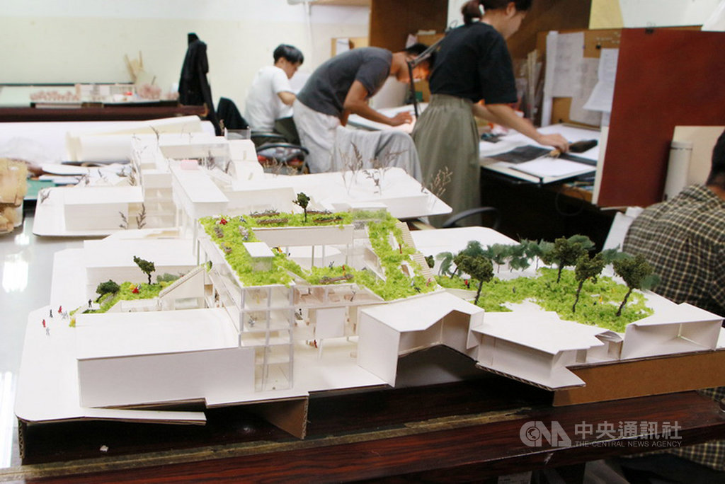 國立成功大學建築系開全台建築類科系先河,自108學年度第一學期起,禁止學生使用保麗龍材料製作模型。(成功大學提供)中央社記者張榮祥台南傳真 108年10月23日