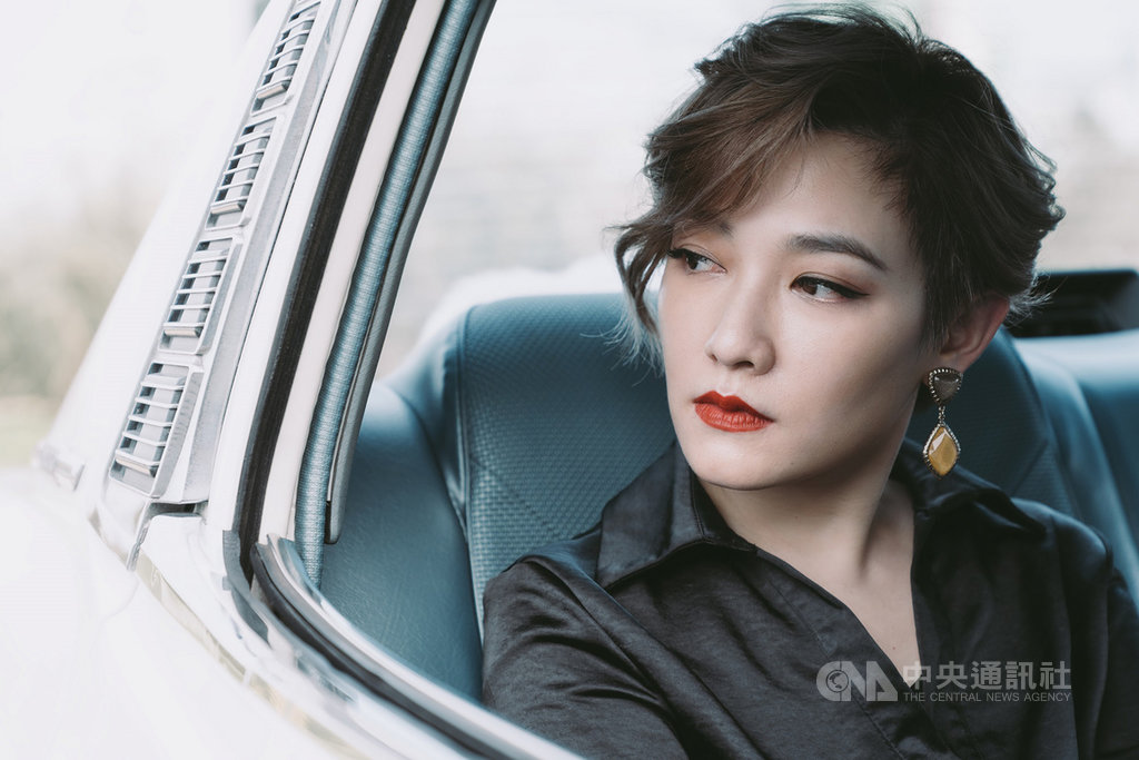 藝人范曉萱在Netflix戲劇「罪夢者」中飾演黑道大哥的女人,腳踩高跟鞋以及甩人巴掌對她而言都是挑戰,她也坦言自己的愛情觀與劇中角色不太一樣。(Netflix提供)中央社記者陳秉弘傳真 108年10月23日