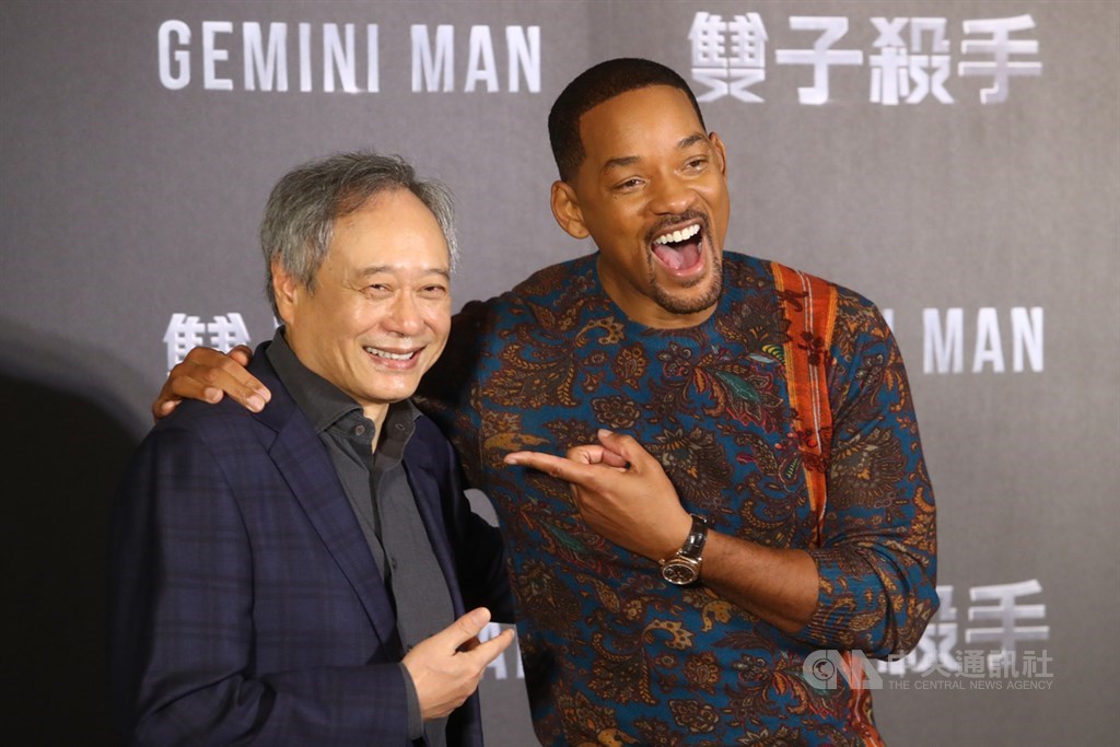 導演李安(左)、好萊塢巨星威爾史密斯(Will Smith)(右)21日出席記者會,宣傳新片「雙子殺手」(Gemini Man)。中央社記者王騰毅攝 108年10月21日