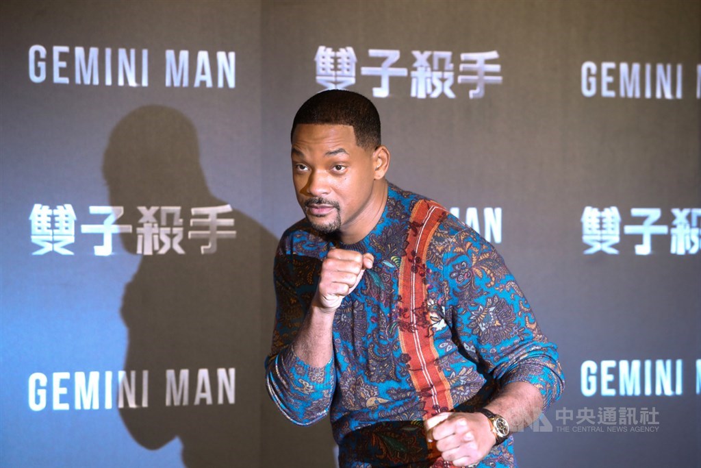 影星威爾史密斯(Will Smith)21日在台北宣傳新片「雙子殺手」,他說,23歲時很有抱負,但因涉世未深,對於哪些事做不做得到,都天真地不理解,「也因此,我也充滿了力量,願意嘗試任何事情」。他也表示:「我很想重新感受那種天真與自由。」中央社記者王騰毅攝 108年10月21日