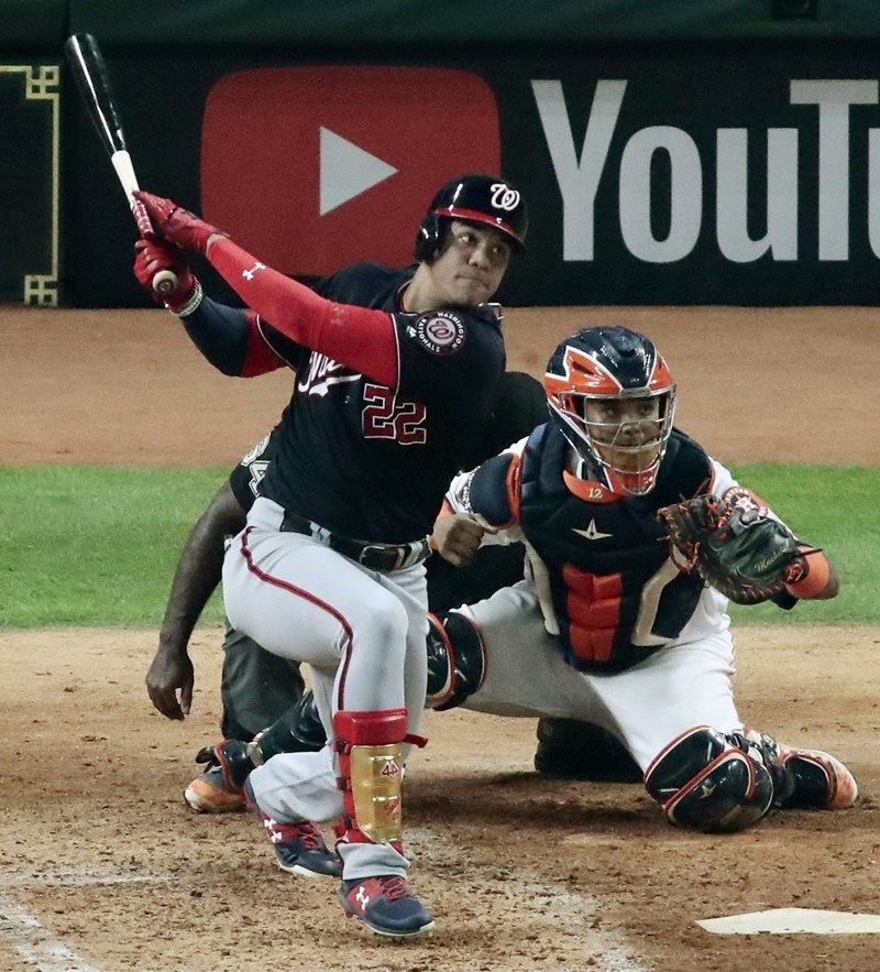 MLB世界大賽23日開打,華盛頓國民第4棒蘇鐸(打者)繳出4打數3安打表現,帶領國民終場以5比4擊敗太空人。(共同社提供)