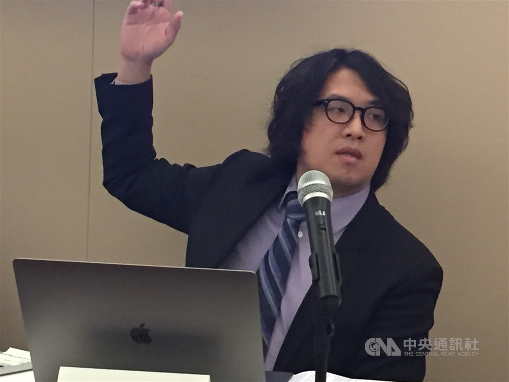 台北大學助理教授沈伯洋指出,應揭露中國在台灣媒體的投資以及媒體所有者與中國的關係,包括關係企業的持股、受中國補助金額等,讓外界了解閱聽媒體與中國的關聯。中央社記者江今葉華盛頓攝 108年10月24日