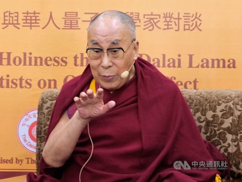 美國之音報導,西藏精神領袖達賴喇嘛說:「自從2008年,我們就決定不尋求獨立。和諧共處,這樣更好。事實上,『獨立』只是一個政治詞彙。」(中央社檔案照片)