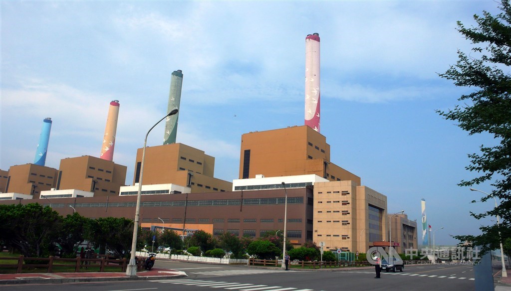 台電29日宣布,台中火力發電廠(圖)全廠放流水29日起到廢水場12月完工且檢測達標前都不外排。(中央社檔案照片)