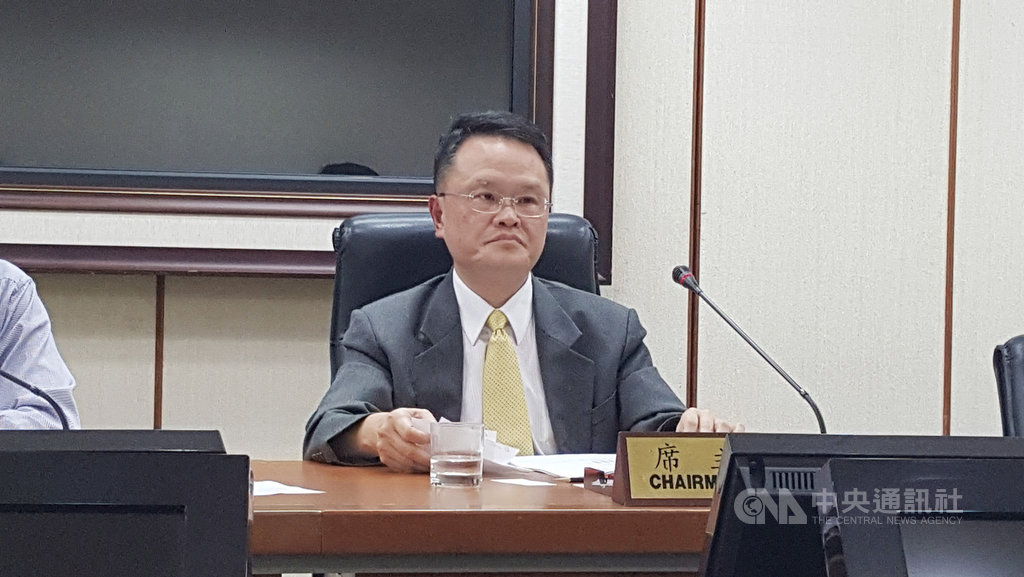 經濟部智慧財產局30日舉行記者會,由副局長廖承威公布第3季智慧財產權趨勢,在發明專利申請件數部分,台積電及阿里巴巴分別高居本國法人及外國法人之冠。中央社記者廖禹揚攝 108年10月30日