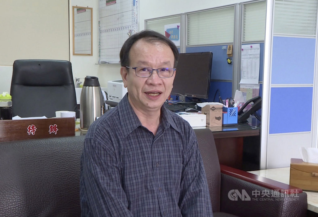 中興大學一名學生日前凌晨騎車遭撞身亡,苗栗聯合大學透過官方Line帳號發布新聞連結盼加強宣導,但標題卻引發爭議;聯大學務長林本炫(圖)31日代表校方出面,鄭重向興大師生及死亡學生家屬致歉。(翻攝畫面)中央社記者管瑞平傳真 108年10月31日