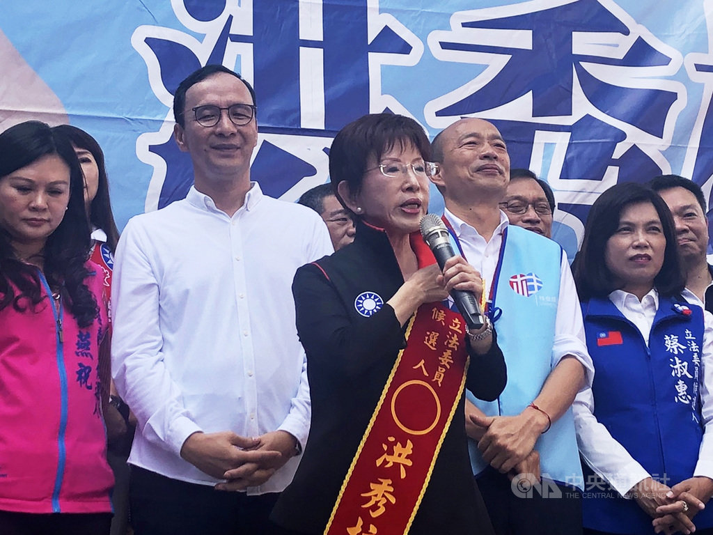 國民黨台南立委參選人洪秀柱(中)競選總部今天成立,國民黨總統參選人韓國瑜(右2)、前新北市長朱立倫(左2)皆南下力挺。中央社記者余祥攝 108年11月2日