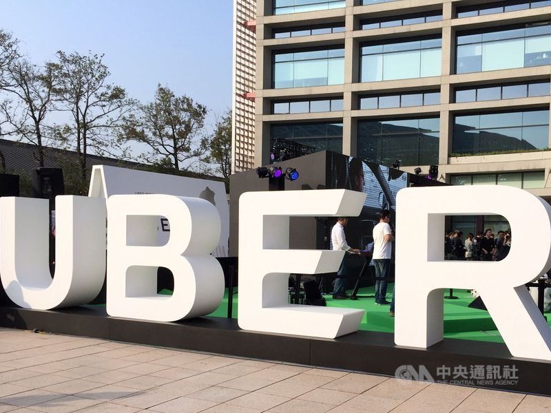 美國亞利桑那州2018年3月發生Uber自駕車撞死婦女事件。美國國家運輸安全委員會最新報告指出,當時自駕車系統沒有時間「將她歸類為行人」,以為她是物體。(中央社檔案照片)