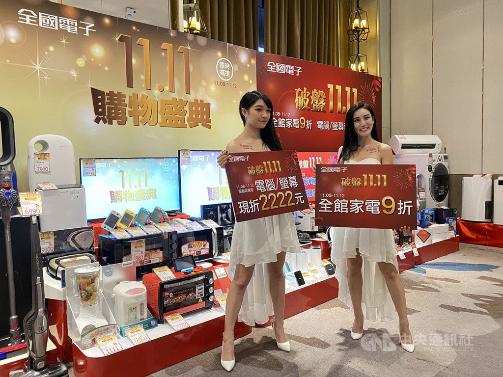 3C通路商全國電子7日宣布線上購物服務正式上線,消費者在線上購買家電後,實體門市人員會聯繫購買人,確認商品尺寸、安裝運送細節。中央社記者吳家豪攝 108年11月7日