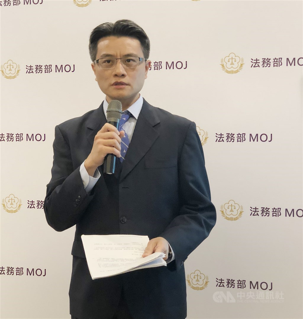 法務部檢察司副司長李濠松表示,目前吸毒者緩起訴必須附帶戒癮治療,未來修法後則可視情節輕重多元處置,如附帶罰款或寫悔過書等,不一定得附命戒癮治療。(中央社檔案照片)